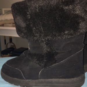 Black fur boots